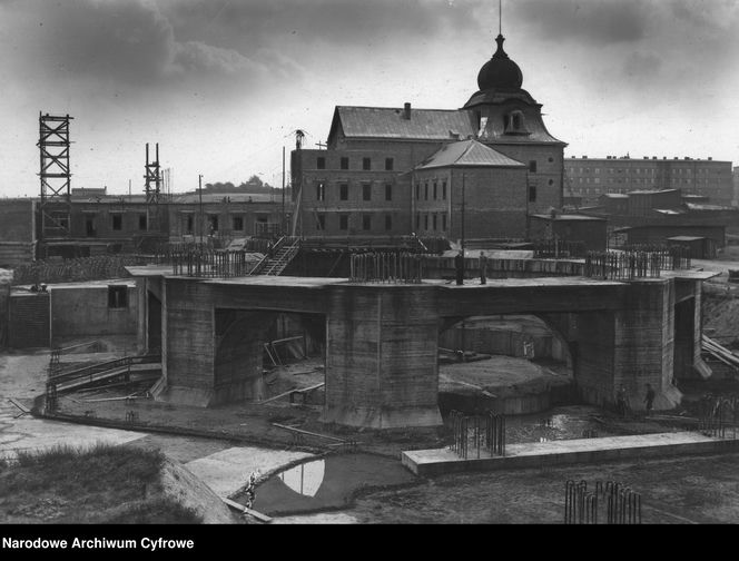 To największa archikatedra w Polsce. Była symbolem buntu wobec władz komunistycznych