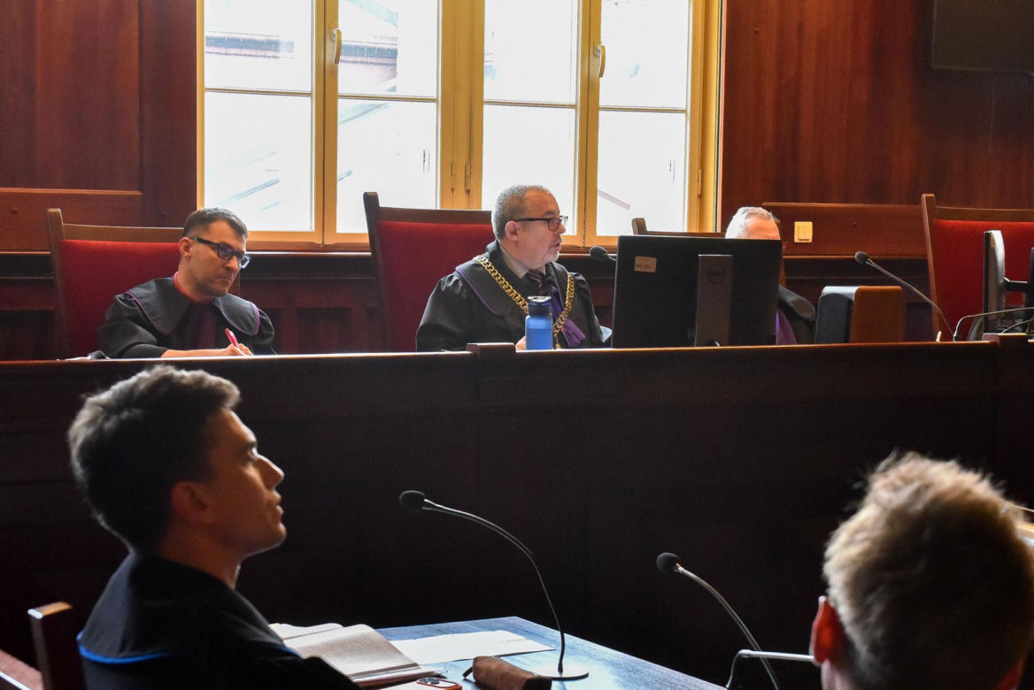„Pan Frytka” i jego kolega stanęli przed sądem za brutalny gwałt w Toruniu