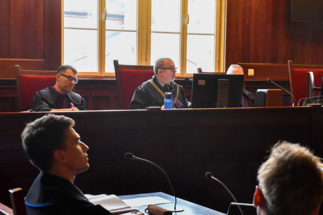 „Pan Frytka” i jego kolega stanęli przed sądem za brutalny gwałt w Toruniu