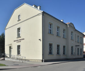 To miasto ma jeden z najpiękniejszych ratuszy w Małopolsce. Leży blisko najcieplejszego miejsca w województwie