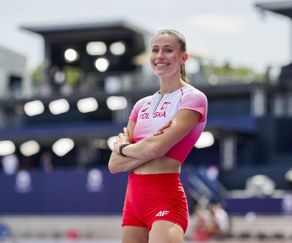 Uśmiechnięta Natalia Bukowiecka w stroju reprezentacji Polski. O jej walce o medal ME przeczytasz na SE Supersport.