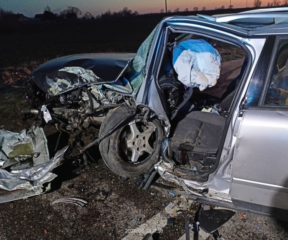 Koszmarny wypadek koło Żnina. Nie żyje kierowca audi
