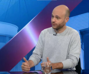 Rząd chce ograniczyć zarobki lekarzy. Jan Śpiewak: 900 tys. zł to za mało. O co chodzi?