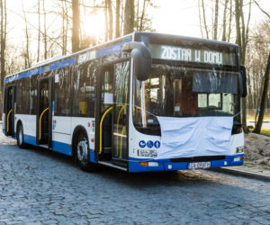 Autobusy w Gdyni, zachęcają do noszenia maseczek