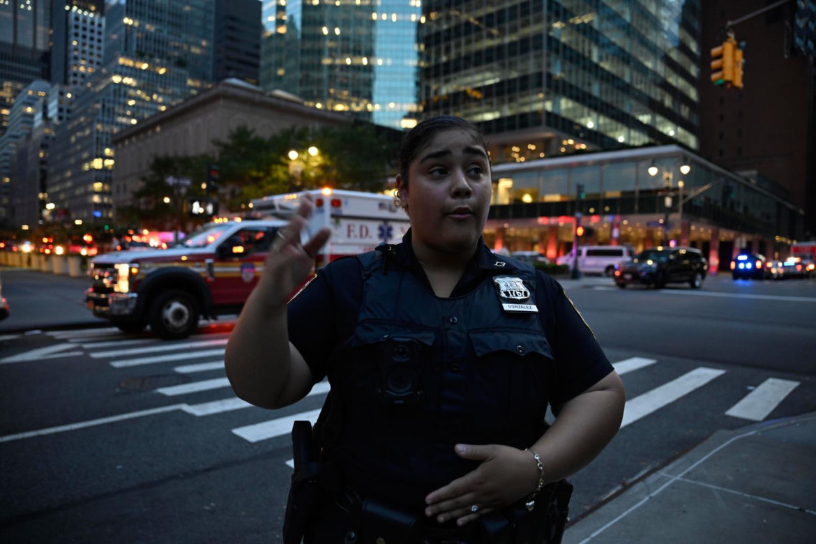 Strzelanina na Manhattanie. Policjant Didarul Islam to nowojorski bohater. Osierocił dwoje dzieci, jego żona jest w ciąży