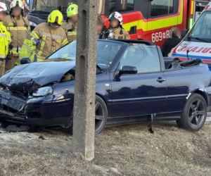 Huk w spokojnej wsi. Doszło do wypadku, jedna osoba w szpitalu