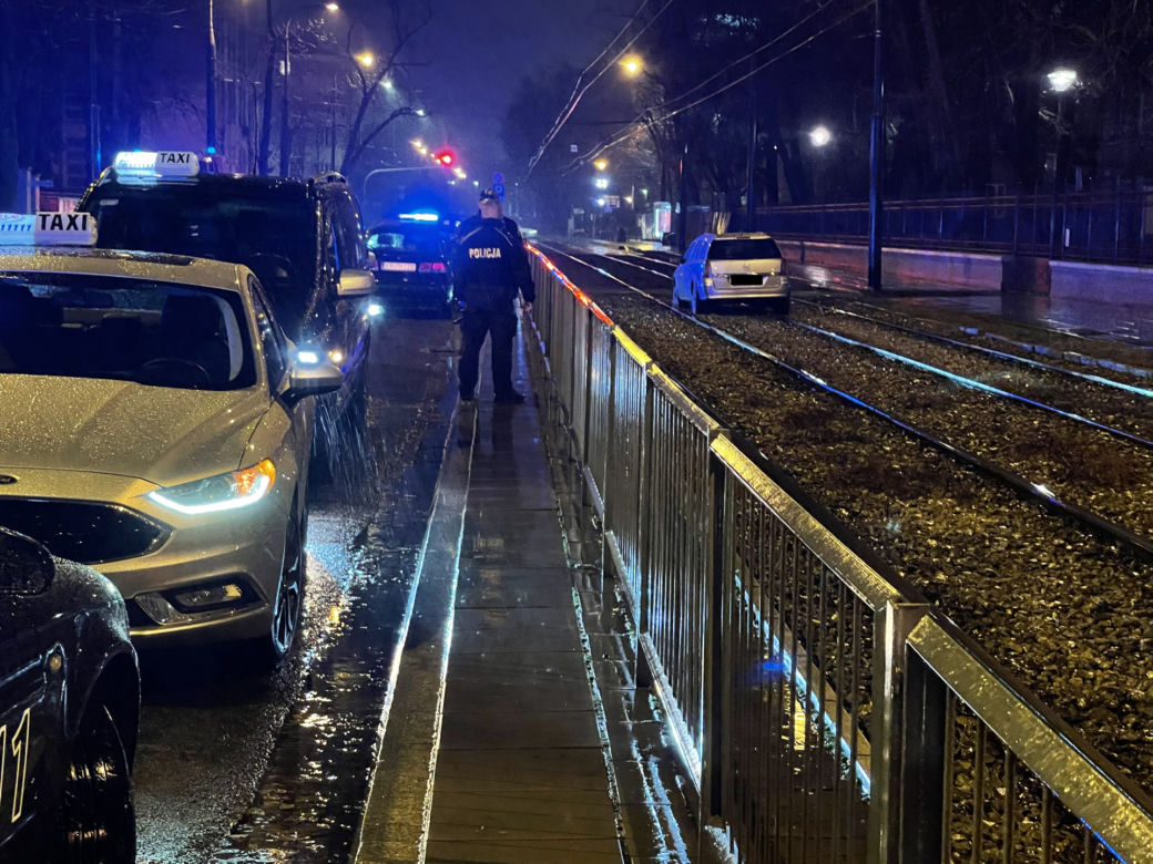 Taksówkarz zaatakowany nocą. Awantura z pościgiem w centrum Warszawy