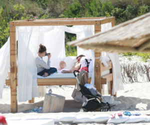Jakub Wesołowski z rodziną na plaży w Juracie_1PUBL