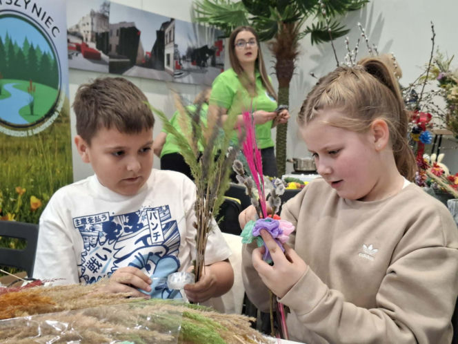 Starachowice tętnią tradycją! Trwa pierwszy Festiwal Kół Gospodyń i Gospodarzy Wiejskich „Lokalne pasje”