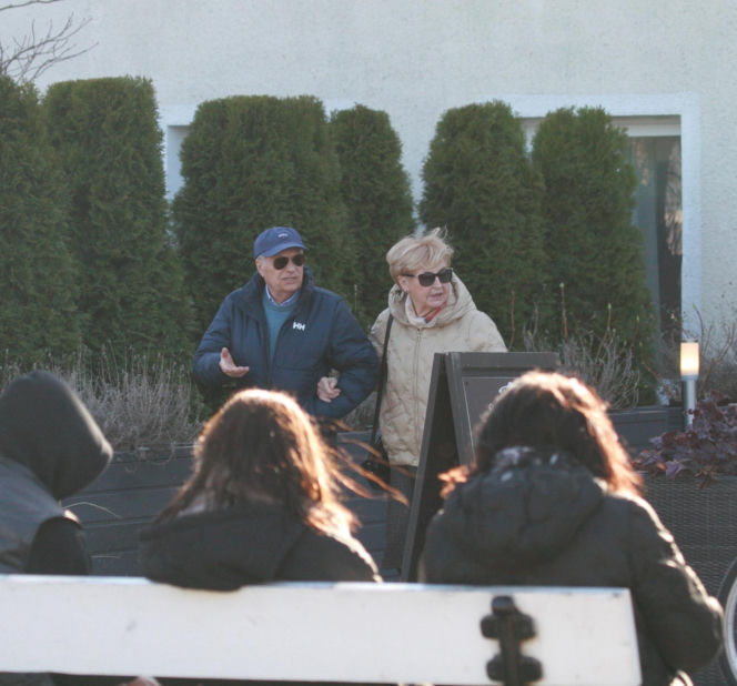 Stefan Friedmann z żoną na spacerze