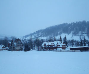 To jedna z najpiękniejszych wsi w Małopolsce. Kiedyś była popularniejszym kurortem niż Zakopane