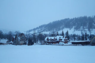 To jedna z najpiękniejszych wsi w Małopolsce. Kiedyś była popularniejszym kurortem niż Zakopane