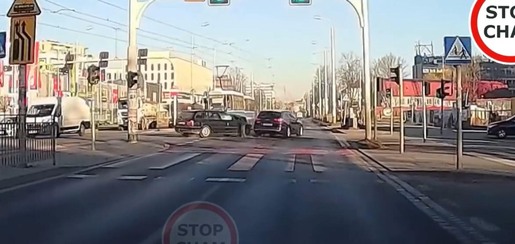 Wrocław. Tragedia była o włos. Niemal wjechał w pieszego, decydowały ułamki sekund 