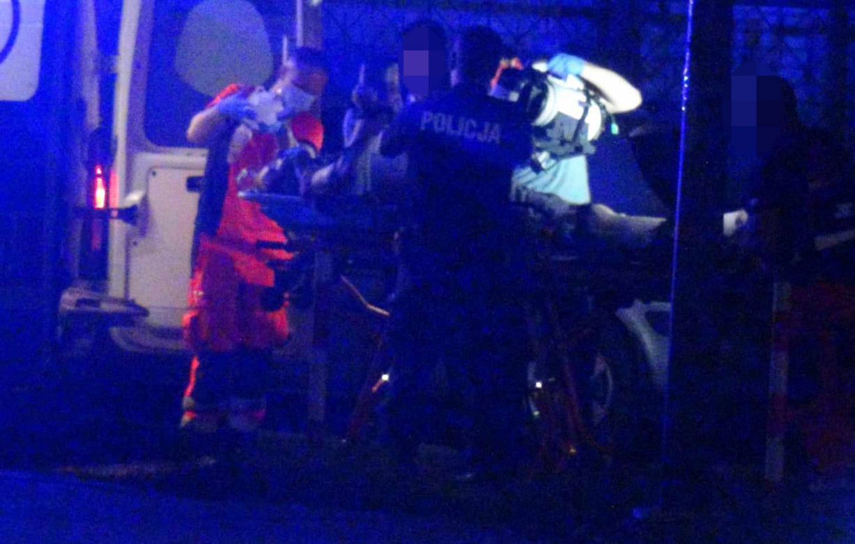 Mężczyzna spadł z wysokości. Dramatyczna walka o życie na Bemowie