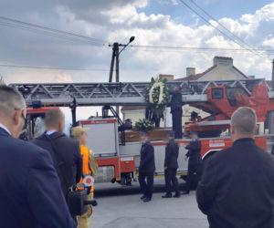 Druh Bogdan uderzył w słup jadąc do pożaru traw. Słowa księdza podczas pogrzebu wyciskają łzy