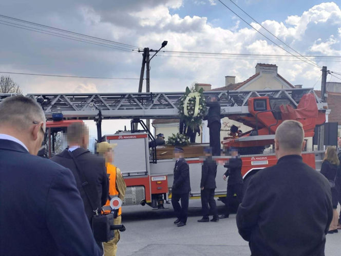 Druh Bogdan uderzył w słup jadąc do pożaru traw. Słowa księdza podczas pogrzebu wyciskają łzy