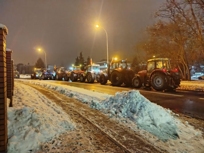Protest rolników na spotkaniu z ministrem rolnictwa na Uniwersytecie w Siedlcach