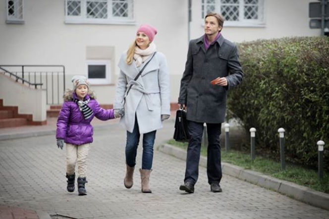 Przyjaciółki 3 sezon. Inga (Małgorzata Socha), Andrzej (Adam Krawczyk), Hania (Pola Figurska)