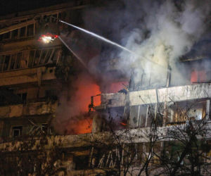 Nocny atak na Kijów! Wielkie eksplozje, płoną bloki