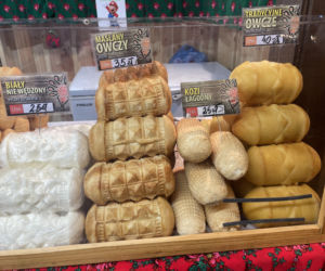 Pokémony, różowe gofry i zaskakujące różnice w cenach. Porównaliśmy łódzkie jarmarki