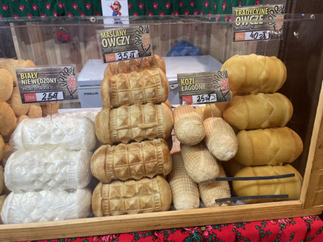 Pokémony, różowe gofry i zaskakujące różnice w cenach. Porównaliśmy łódzkie jarmarki