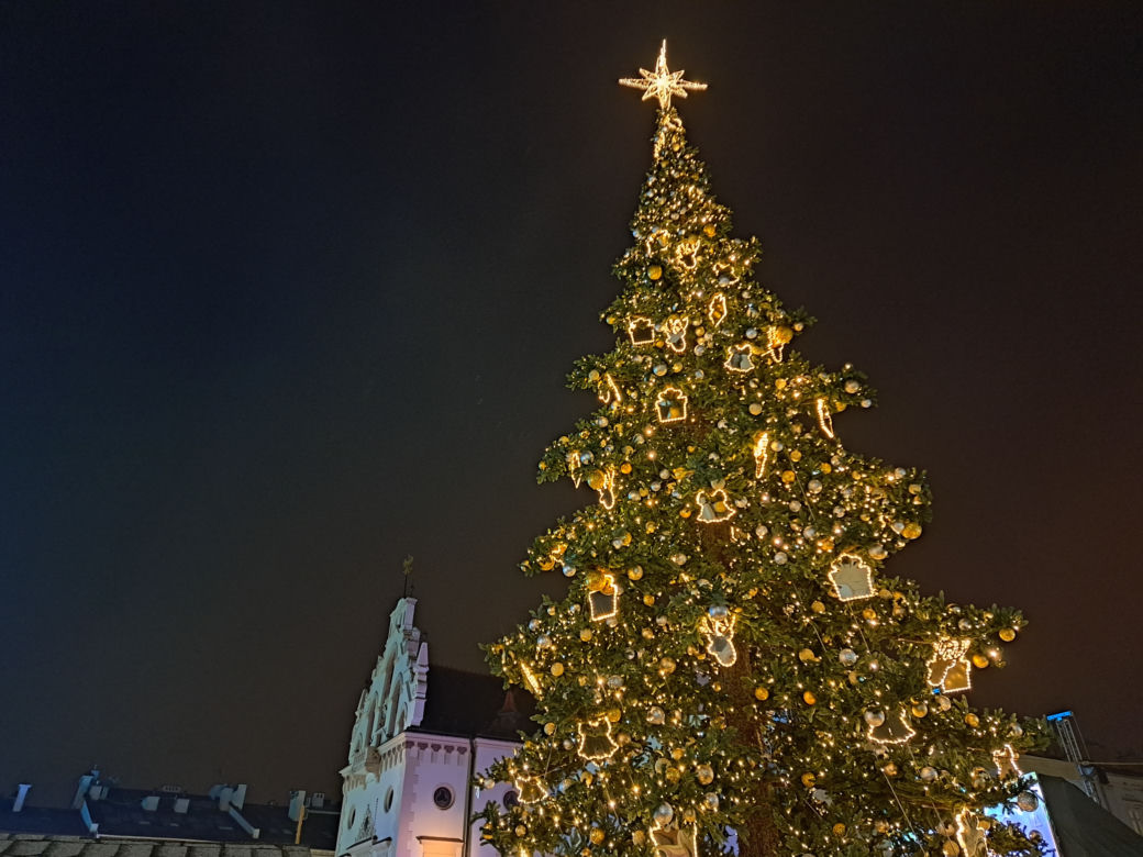 Świąteczne Miasteczko w Rzeszowie. Rynek rozbłysnął milionem światełek!