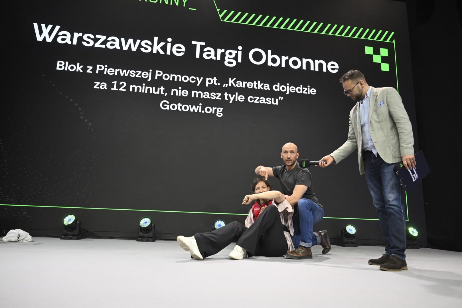 Warszawskie Targi Obronne. Scena Biała Blok z Pierwszej Pomocy pt. „Karetka dojedzie za 12 minut, nie masz tyle czasu”