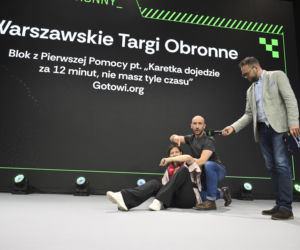Warszawskie Targi Obronne. Scena Biała Blok z Pierwszej Pomocy pt. „Karetka dojedzie za 12 minut, nie masz tyle czasu”