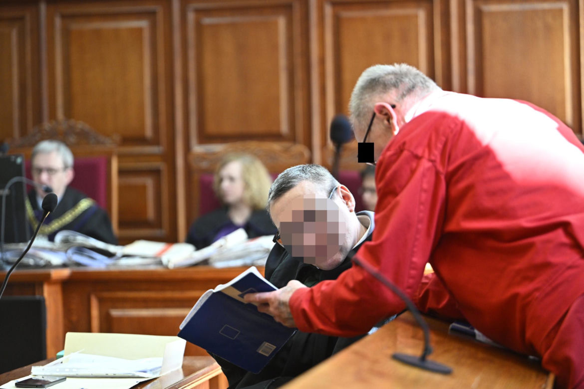 Proces w sprawie zabójstwa niemieckich emerytów. Sędzia do oskarżonego, który się nie przyznaje, ale ma dużo do powiedzenia: "Brzmi to tak, jakby pan tam był"
