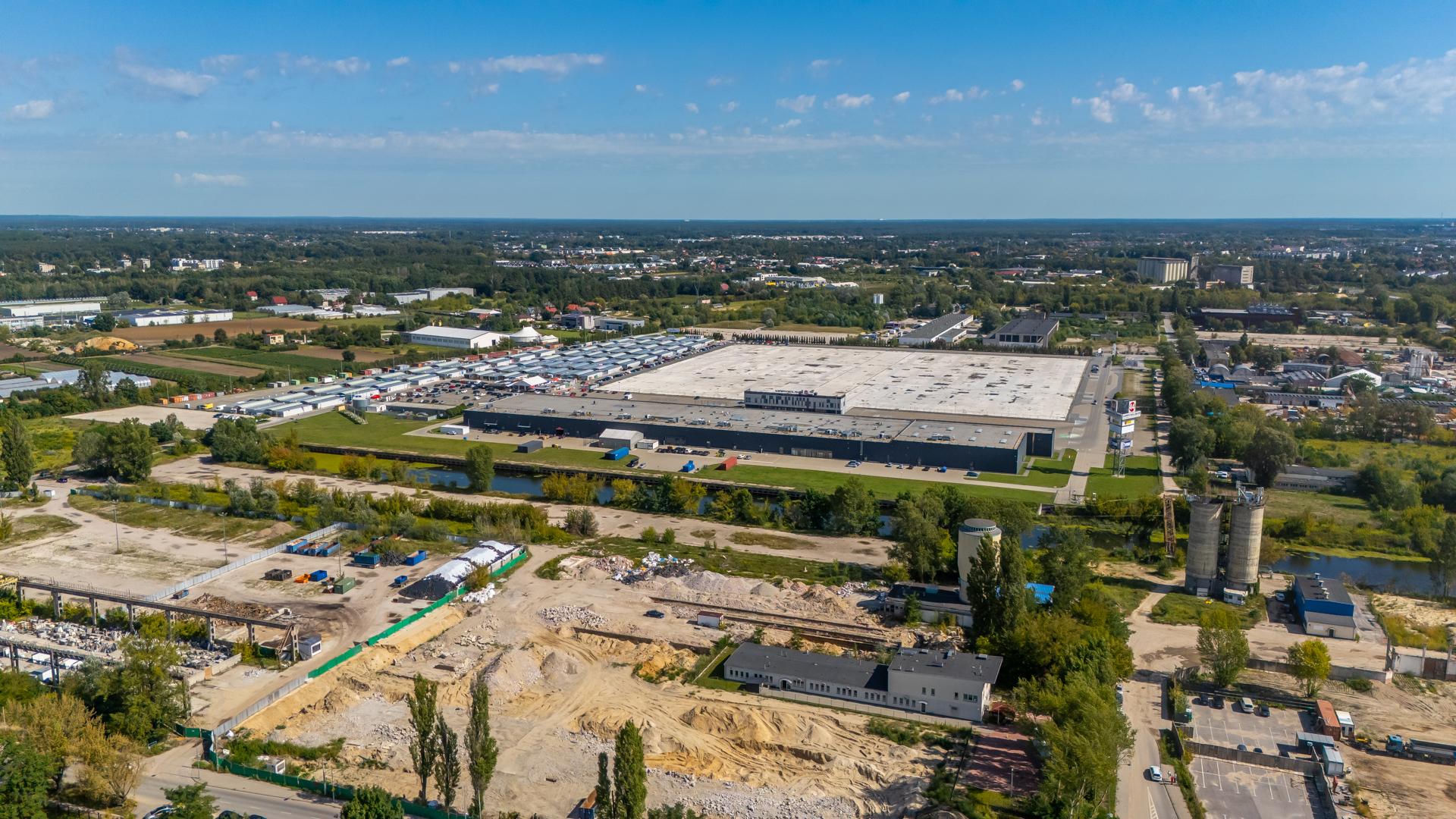 Plac po spalonym centrum handlowym Marywilska 44 w Warszawie