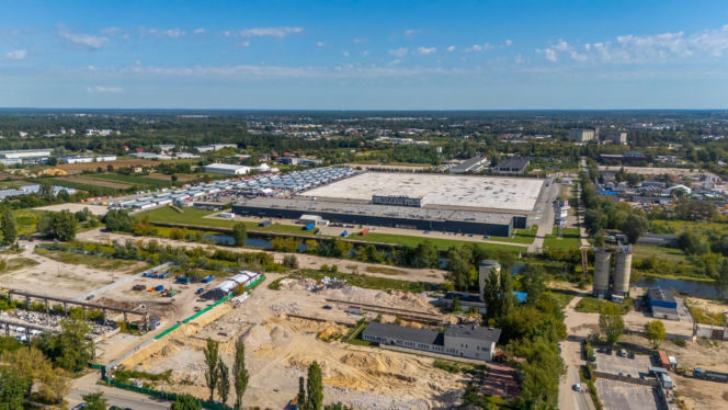 Plac po spalonym centrum handlowym Marywilska 44 w Warszawie