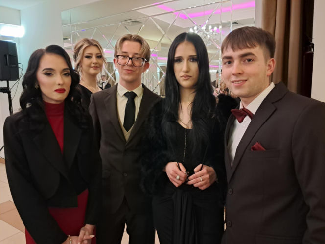 Studniówka 2026 maturzystów Zespołu Szkół Zawodowych nr 1 w Starachowicach