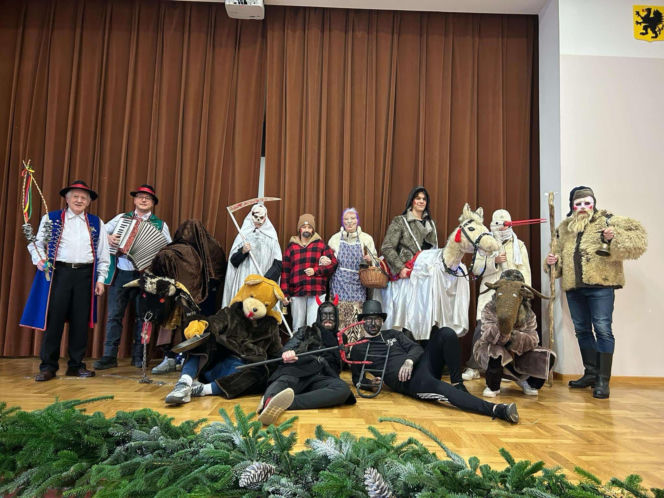 Gwiżdże, czyli kaszubskie kolędowanie. Paneszki w Żelistrzewie ponownie odwiedzą domy!