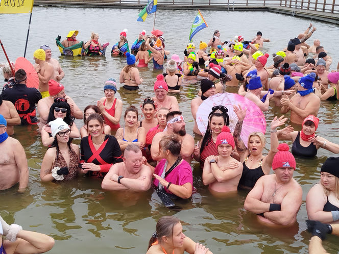 Mazowieckie Morsy otworzyły sezon morsowania 2025/2026 nad zalewem w Siedlcach