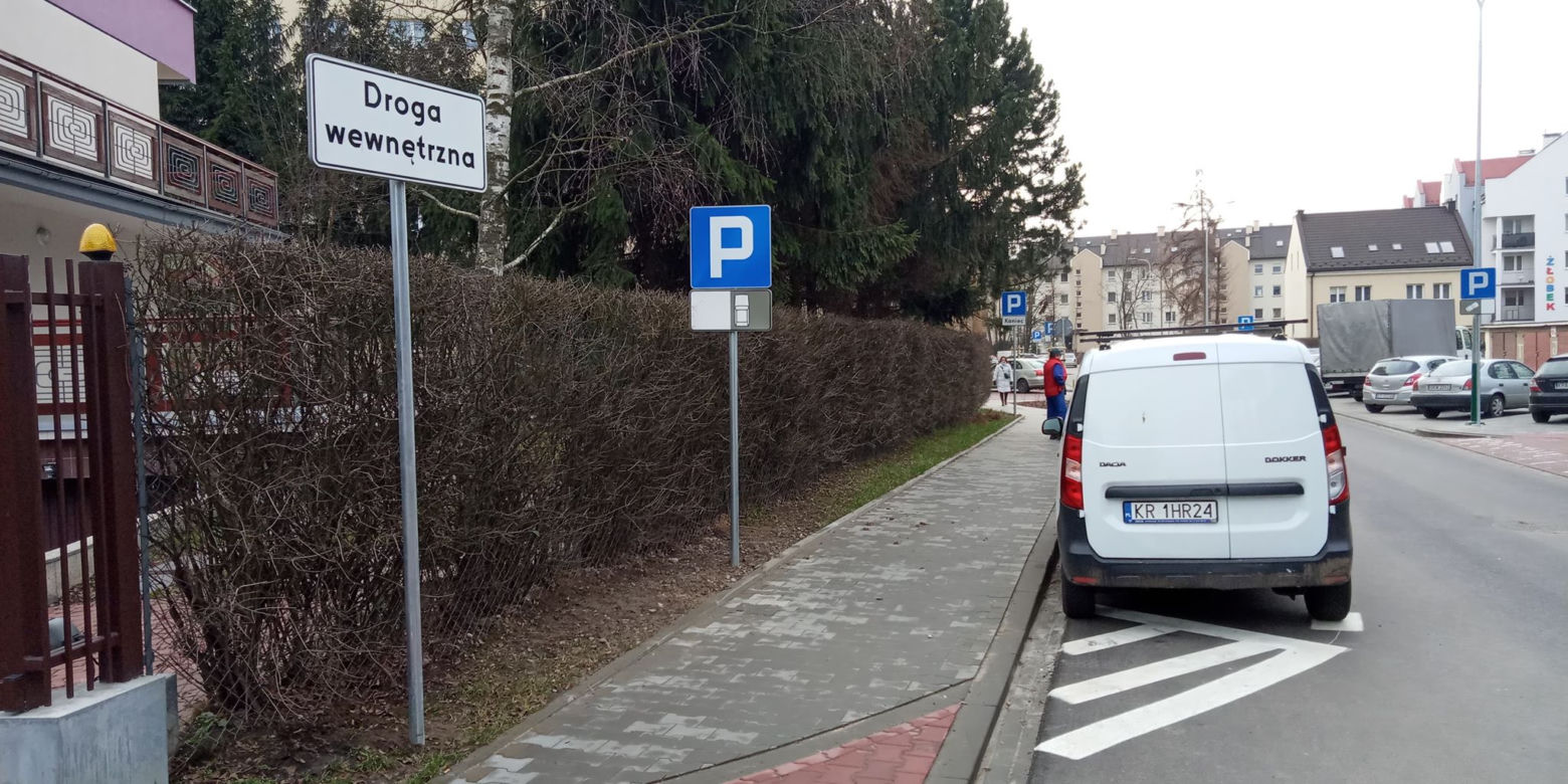 Mieszkańcy Prądnika Czerwonego skarżą się na... las znaków