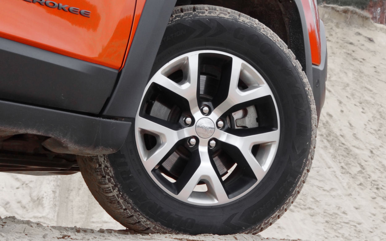 Jeep Cherokee Trailhawk V6 3.2 AT9 4x4