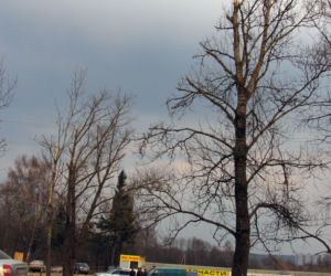 W tym miejscu Tu-154M leciał juz w przechyle na skrzydło