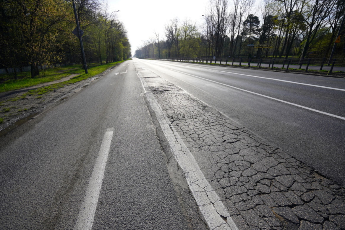 Drogowcy wyremontują dziurawy wlot do Warszawy. Do tej pory nie było na to pieniędzy 