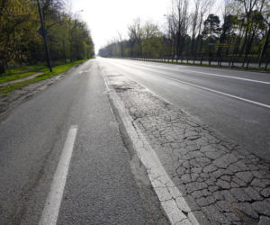 Drogowcy wyremontują dziurawy wlot do Warszawy. Do tej pory nie było na to pieniędzy 