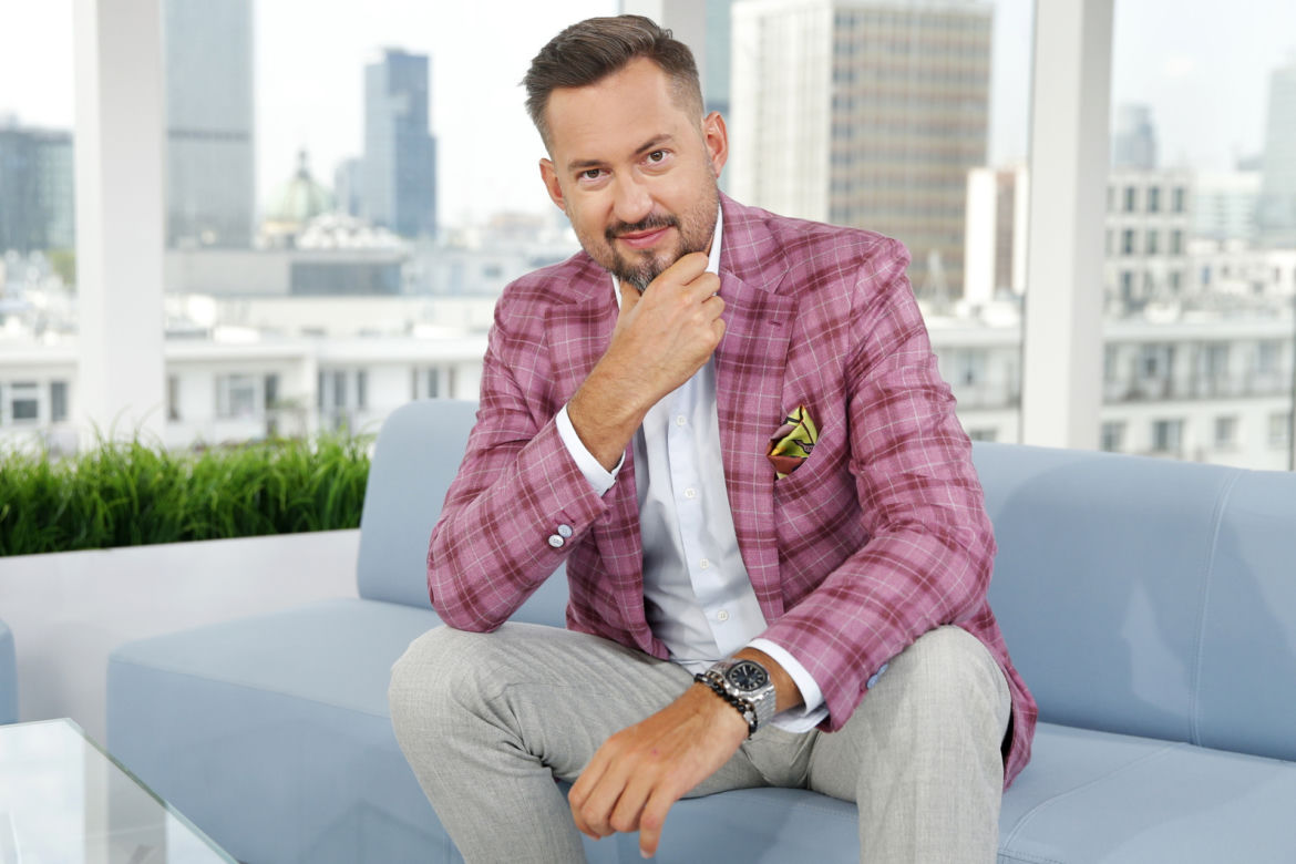 Marcin Prokop zarobil 500 000 zł na reklamie w gipsie