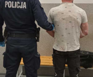 Policyjny pościg zakończony w rowie. Szaleniec uciekał niemal 200 km/h