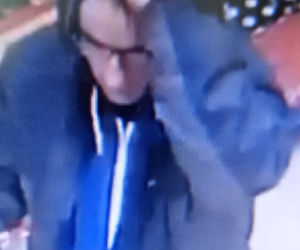 Policja z Bydgoszczy szuka tego ZŁODZIEJA! Zobacz jego zdjęcia