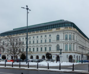 Hotel Europejski działa obecnie pod nazwą Raffles Europejski Warsaw