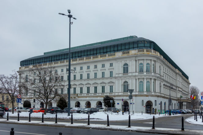 Hotel Europejski działa obecnie pod nazwą Raffles Europejski Warsaw