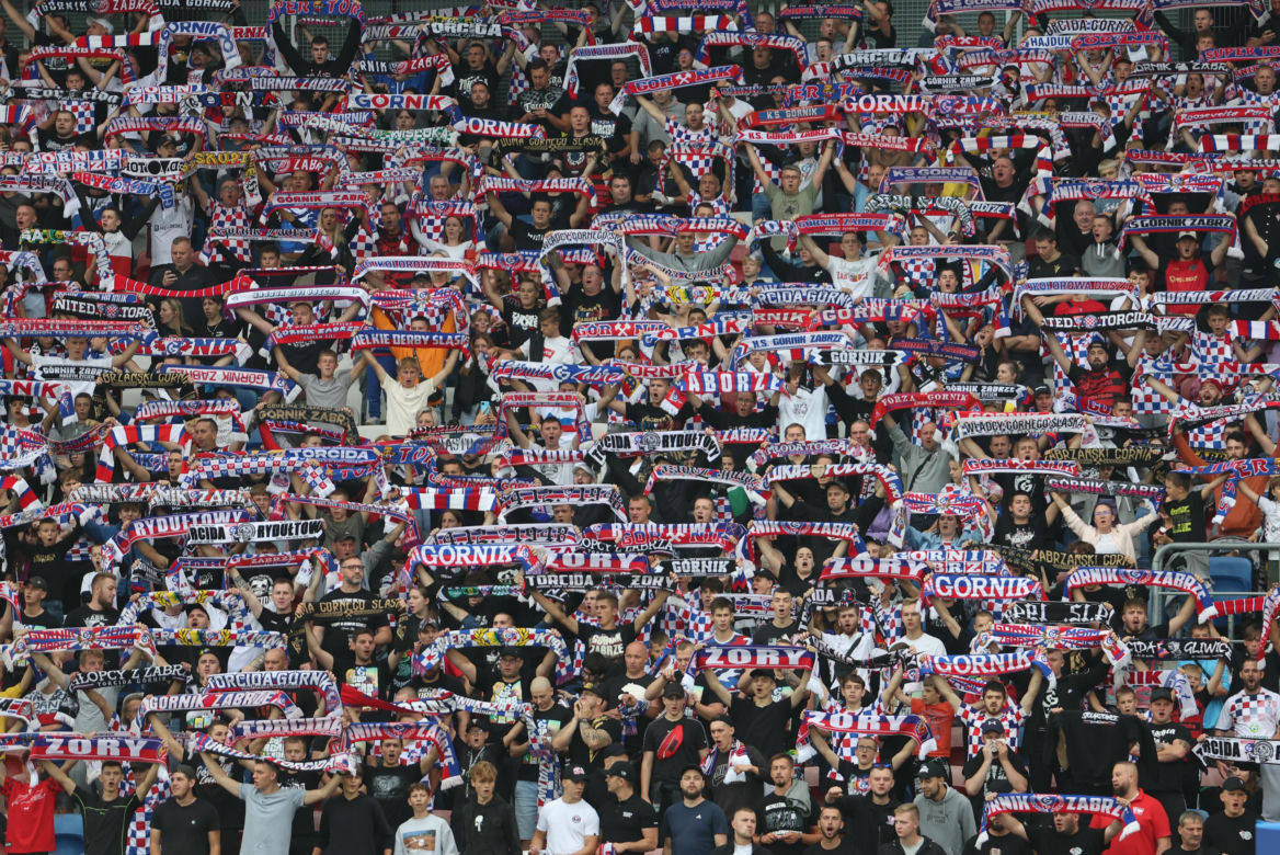 Sportowe emocje na trybunach podczas meczu Górnik Zabrze - Piast Gliwice
