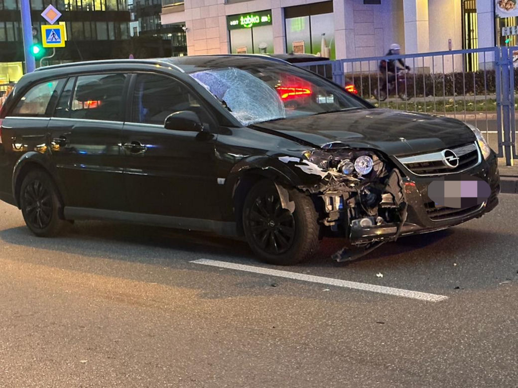 Warszawa. Śmiertelne potrącenie 15-latki na przejściu dla pieszych. Nastolatka, pomimo reanimacji, zmarła