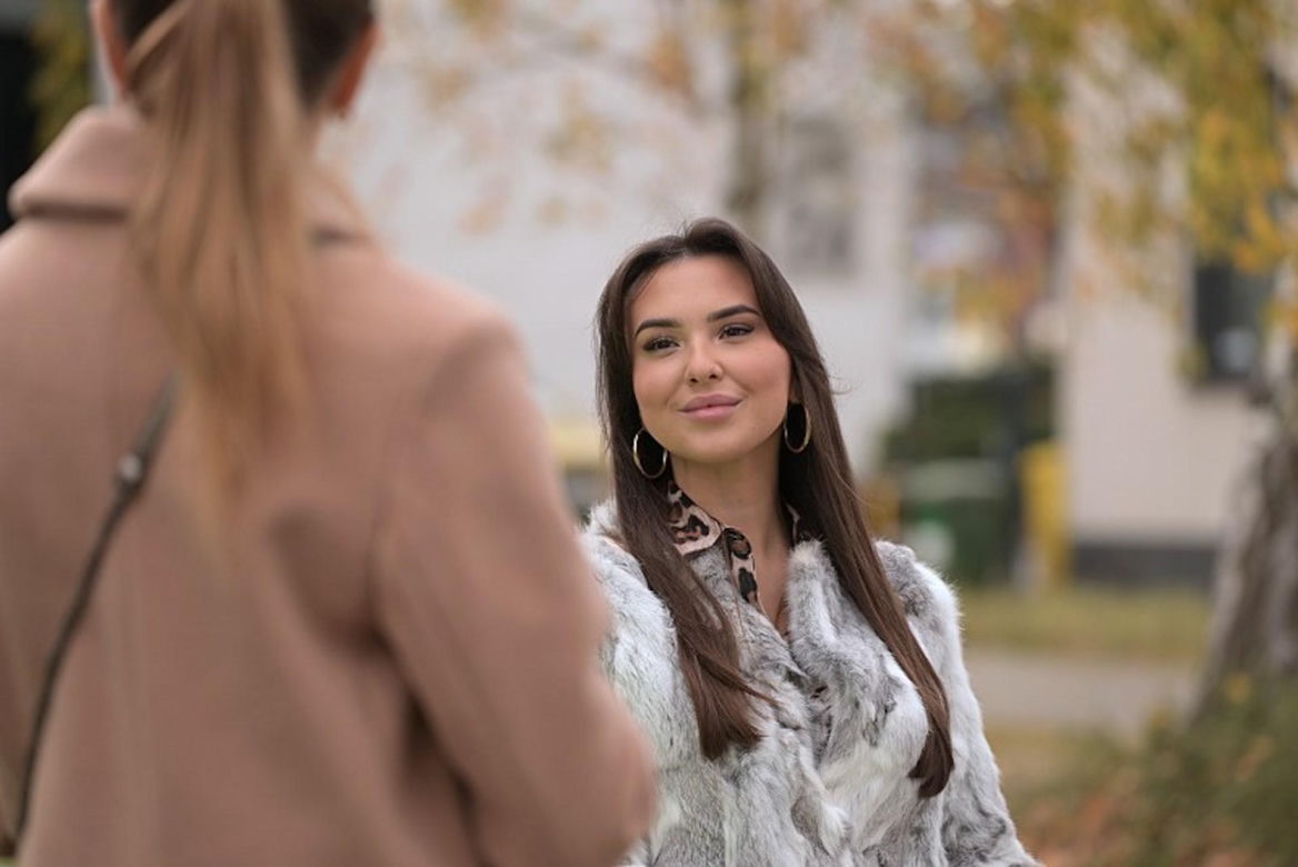 Pierwsza miłość, odcinek 3955: Sandra (Kamila Baar), Olka (Klaudia Sokołowska)