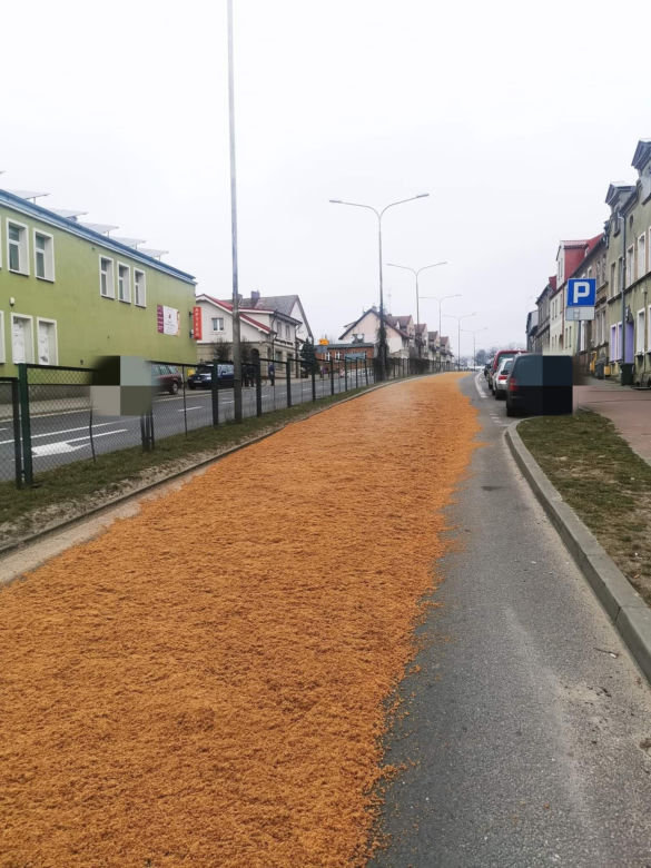 Młóto wysypało się na główną ulicę w Połczynie-Zdroju