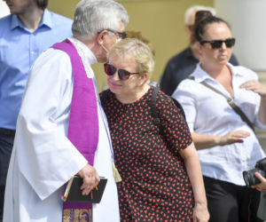 Barwy szczęścia: Sławomira Łozińska (Basia) na pogrzebnie Eugenii Herman