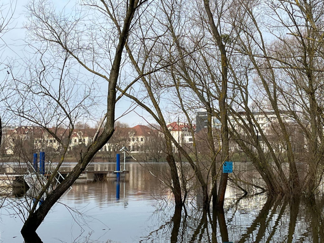 Woda dała się we znaki Rydzykowi. Zdjęcia zalanych terenów